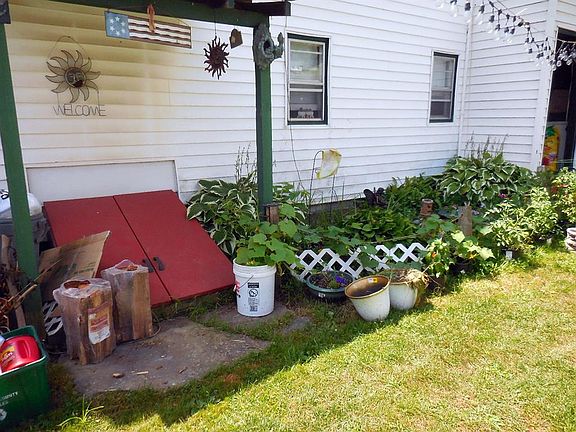 4th image of 9 Pleasant St #11