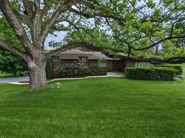 182 Moorland Dr, Valparaiso, IN 46385