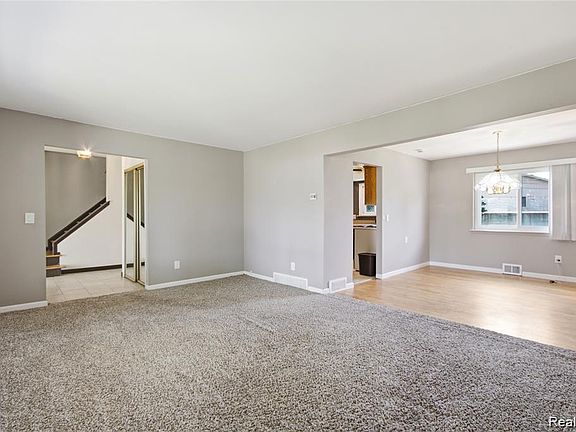 4th image of 29305 Bon Mar Dr