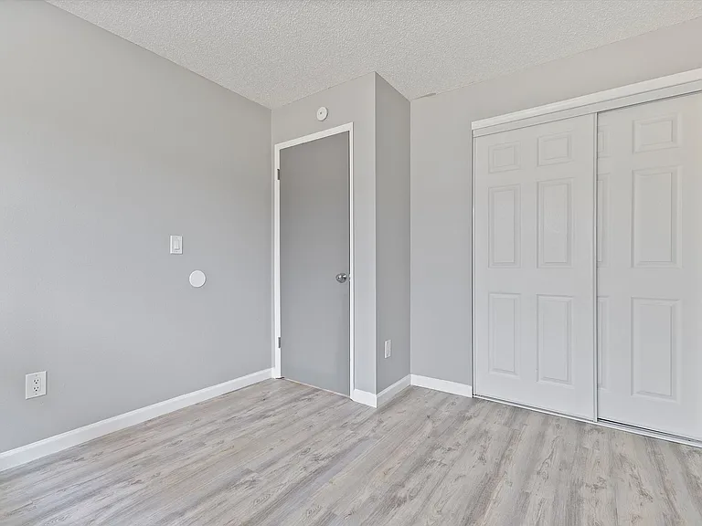 Executive East — Photo 12