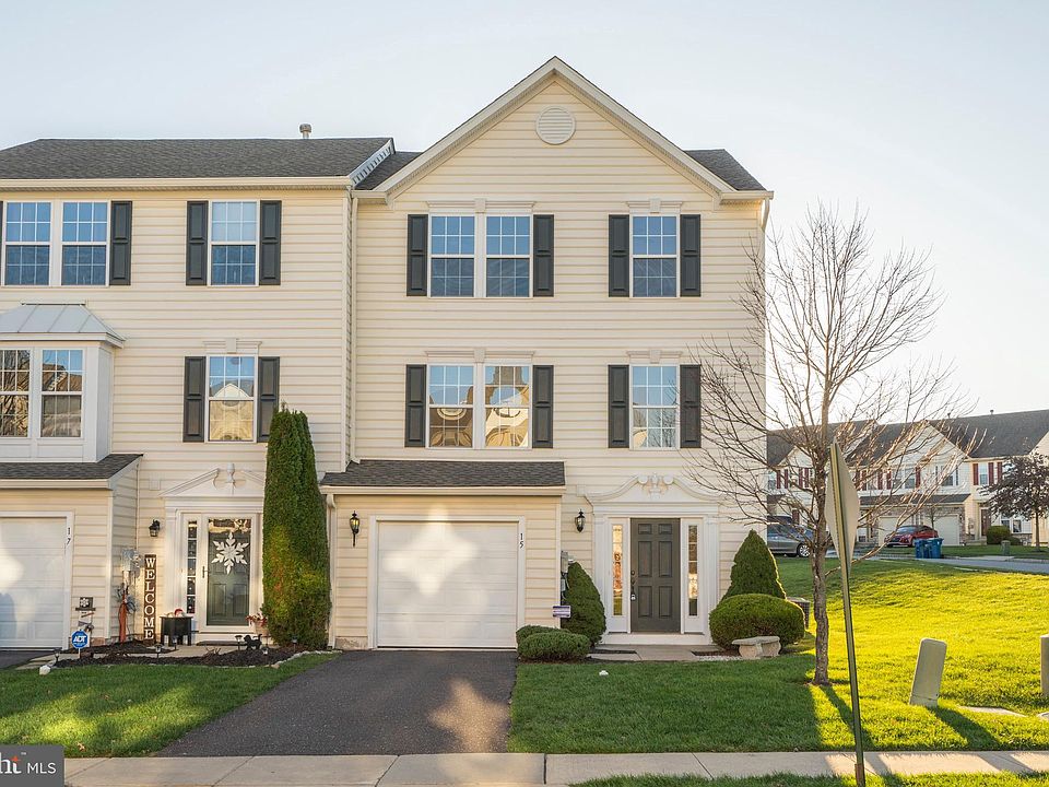 1st image of 15 Bayberry Ln