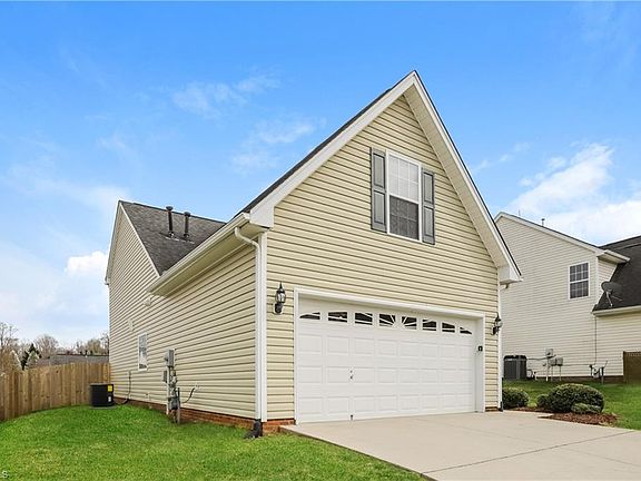 2nd image of 827 Peachtree Meadows Cir