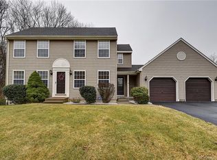 425 Meadowbrook Dr, Manchester, CT 06042