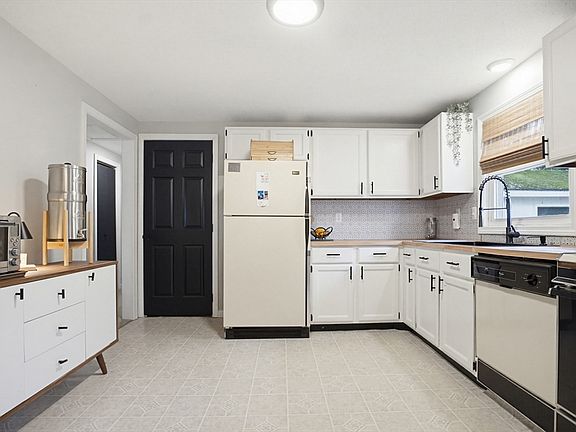 4th image of 138 Howe St