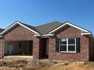 44 Pine St, Byhalia, MS 38611