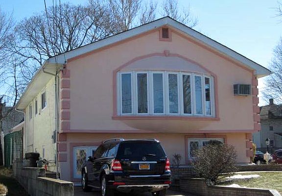 Side View w/Pvt Driveway