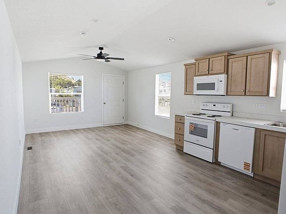 4th image of 23830 Newhall Ave #69