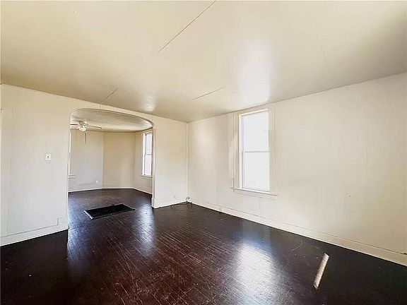 3rd image of 1711 Felix St