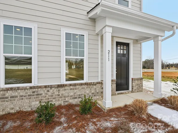 211 Vanguard Ln #18, Cramerton, NC 28032