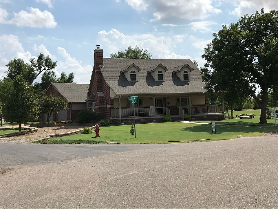 1st image of 711 W Iowa Ln