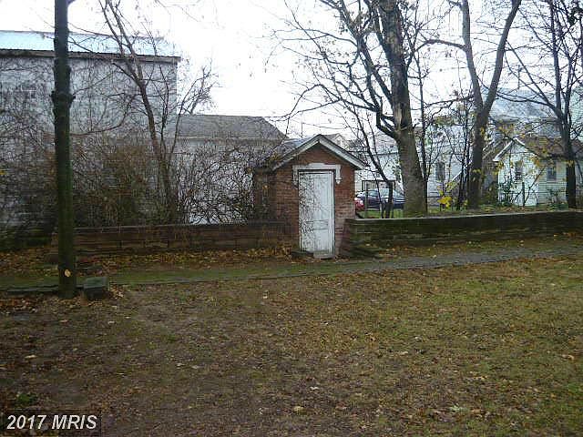 2nd image of 26 N Earl St Frnt #