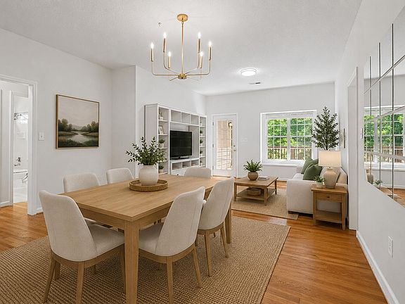 5th image of 107 Bay Colony Ct