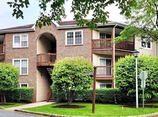 271 Village Circle Dr, Fort Lee, NJ 07024