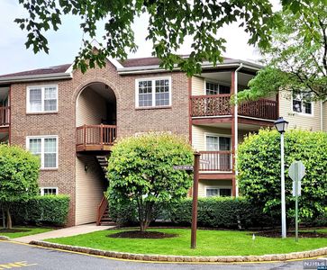 271 Village Circle Dr, Fort Lee, NJ, 07024
