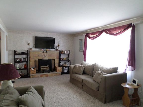 5th image of 726 Lynn St