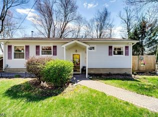 35 Beach Haven Rd W, Hewitt, NJ 07421