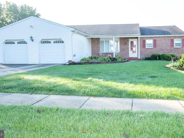 987 Duxbury Dr, Langhorne, PA 19047