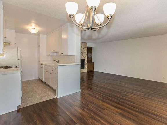 3rd image of 507 California Ave #105