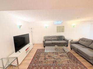 378 Dorchester St, Newmarket, ON L3Y7Z3