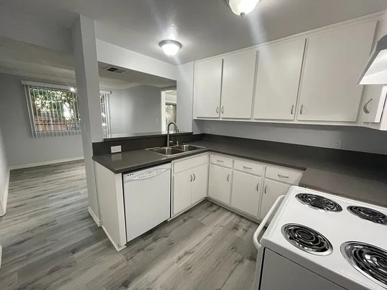 1750 Gillette Cres — Photo 18