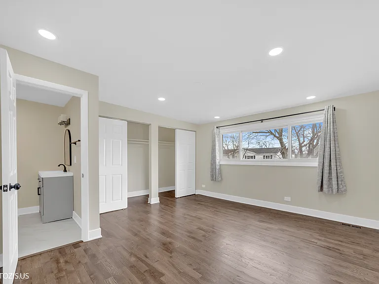 Master Suite with Full Bath Room