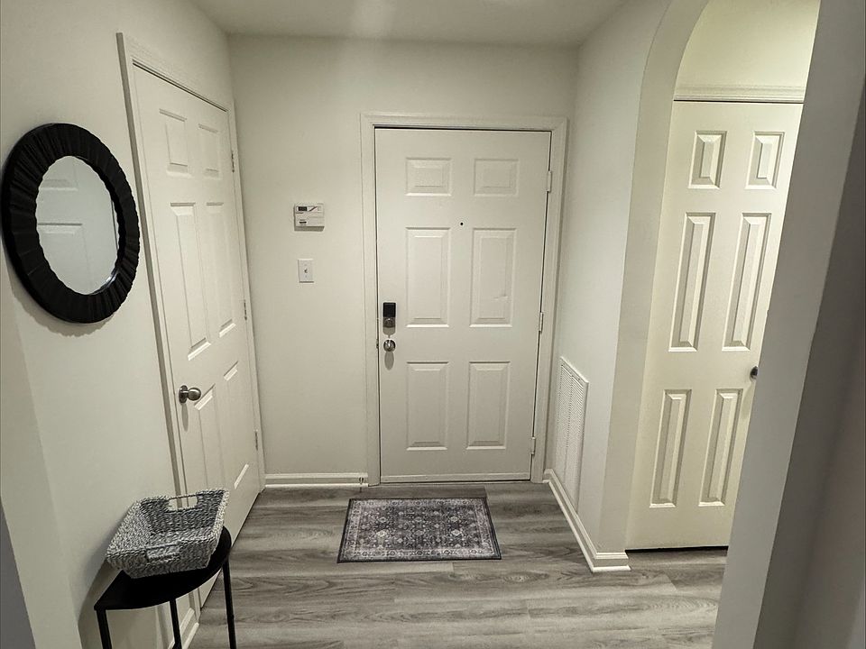 1st image of 310 Riverbend Dr #1