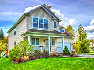 16 Drummer Dr, Mechanicville, NY 12118