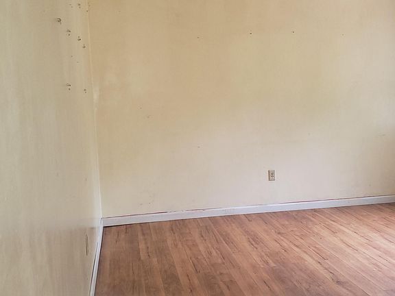 3rd image of 619 Mica St