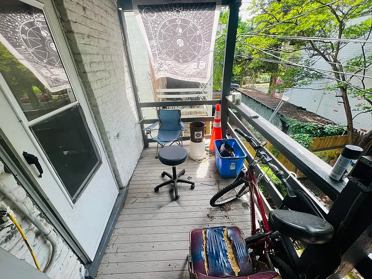 4 N. Dooley Ave — Photo 22