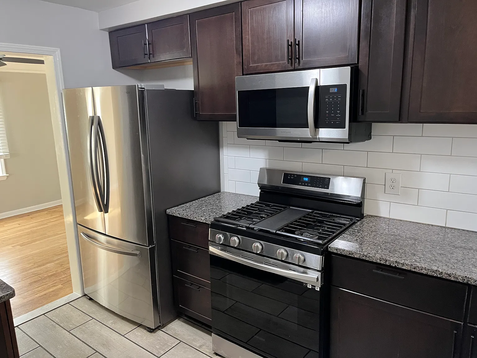 2 bed, 1000 sqft, $1,400 — Photo 4