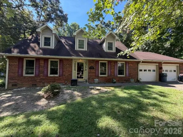 1750 29th Avenue Pl NE, Hickory, NC 28601
