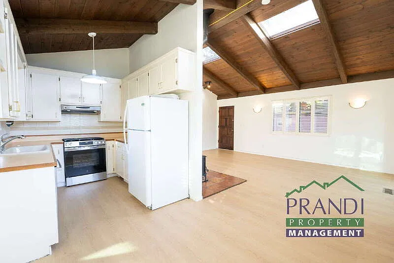 3 bed, 2.0 bath, 1152 sqft, $5,750 — Photo 3