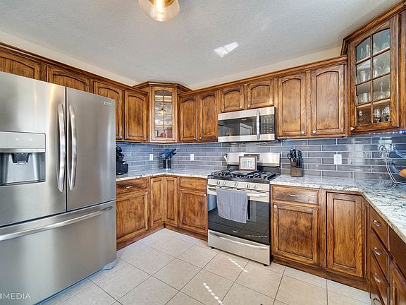 4th image of 582 Turnberry Dr