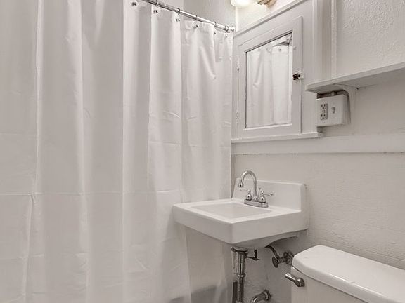 2nd image of 3528 Pleasant Ave #B1