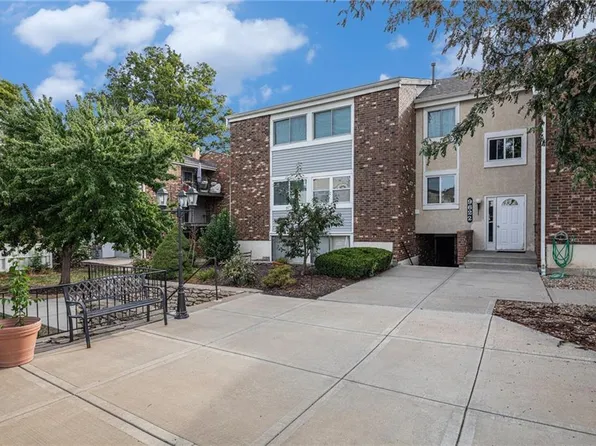 9622 Perry Ln APT C, Overland Park, KS 66212