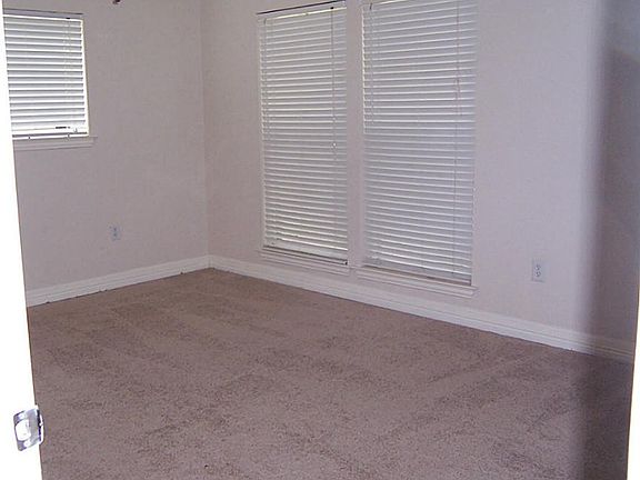 4th image of 2721 Magnolia Dr