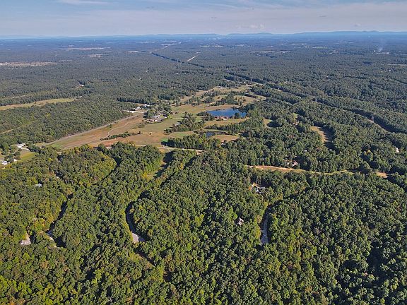 2nd image of 3 Woods Dr