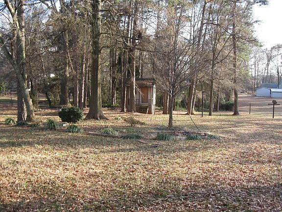 3rd image of 3012 Oakwood Dr