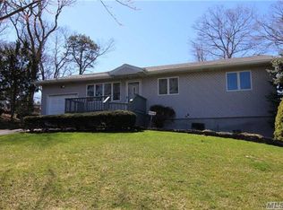 168 Wendy Dr, Holtsville, NY 11742