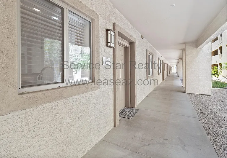920 E Devonshire Ave #1001 — Photo 1