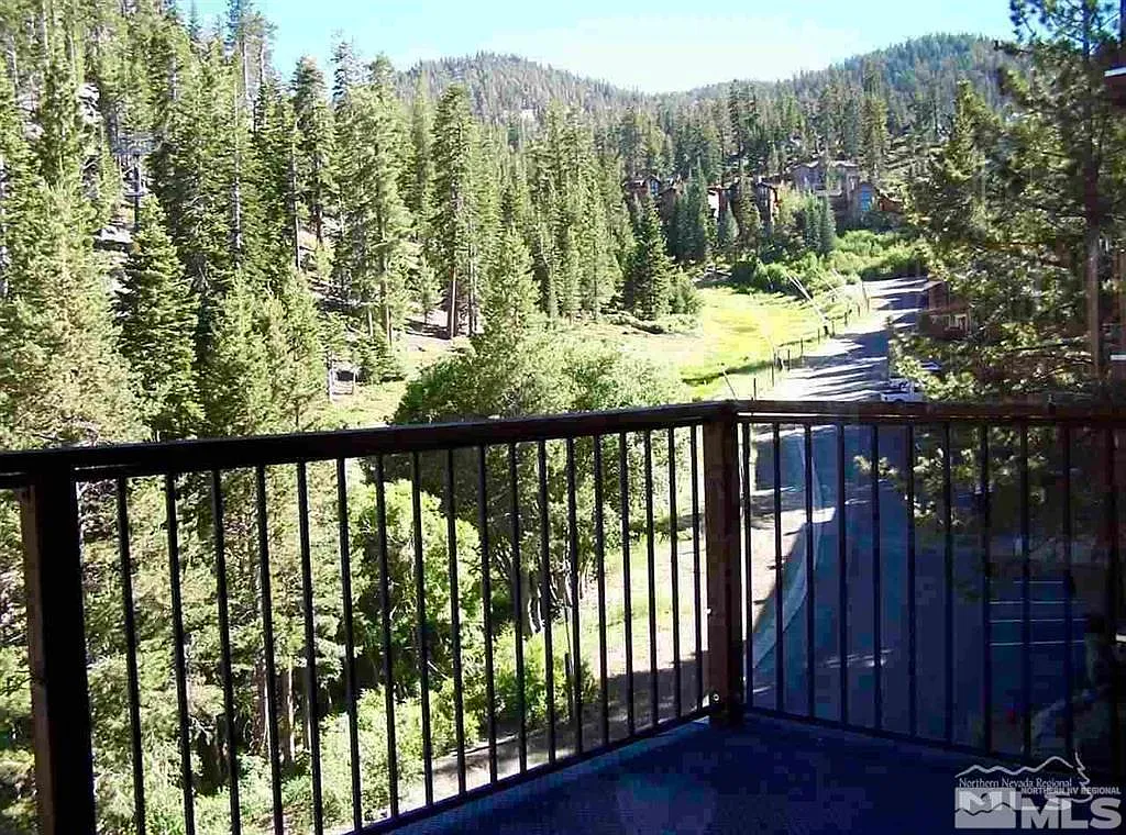 4 bed, 2000 sqft, $4,000 — Photo 2