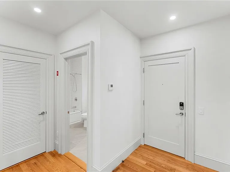 31 Parade St #201 — Photo 20