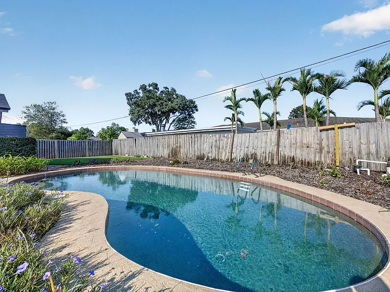 677 Selkirk Dr — Photo 33