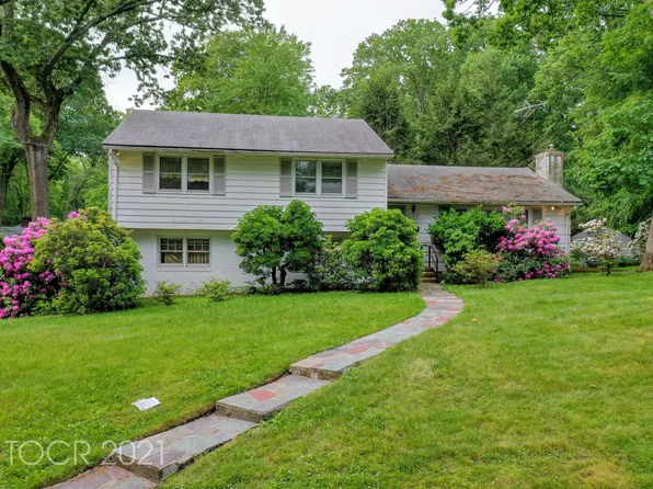5 Lynne Pl, Hillsdale, NJ 07642