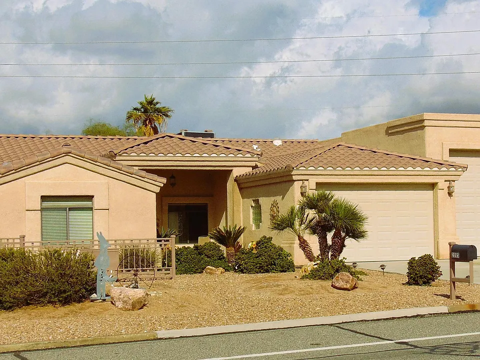 2595 Palo Verde Blvd N