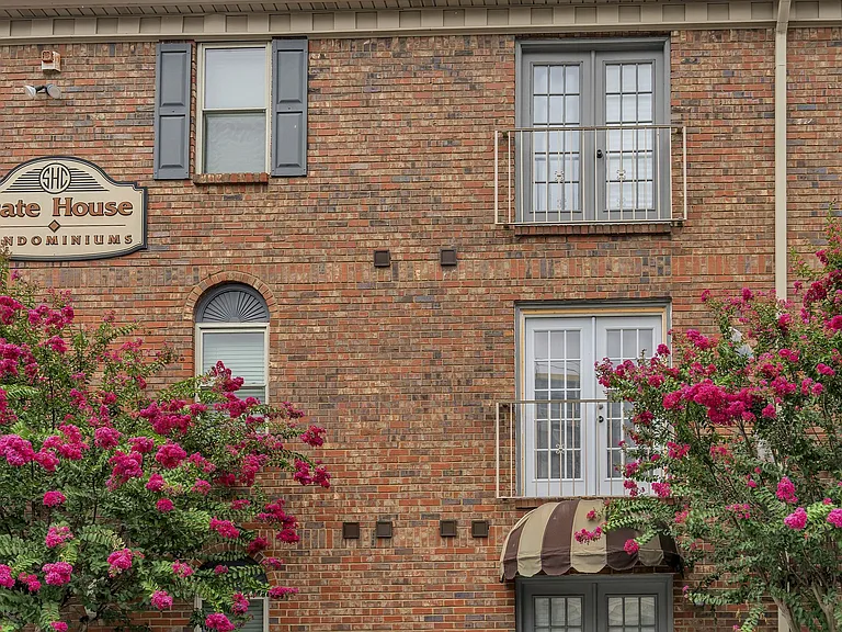 1808 State St #209 — Photo 8