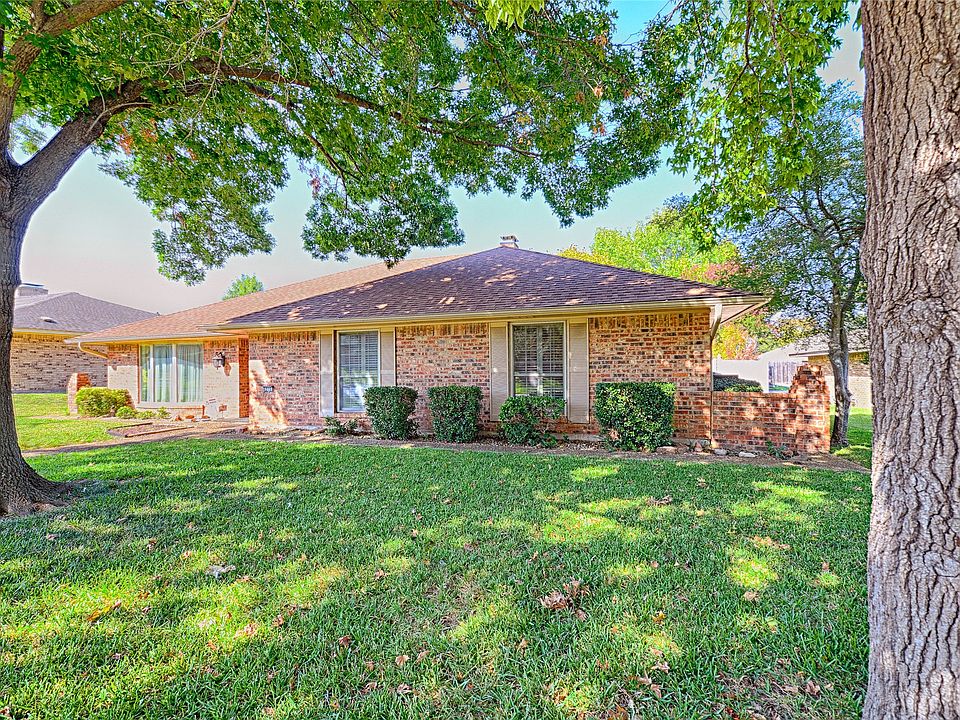 1st image of 215 Meadowlark Ln