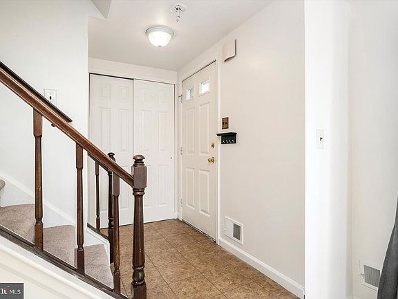 5th image of 19 Devon Ct