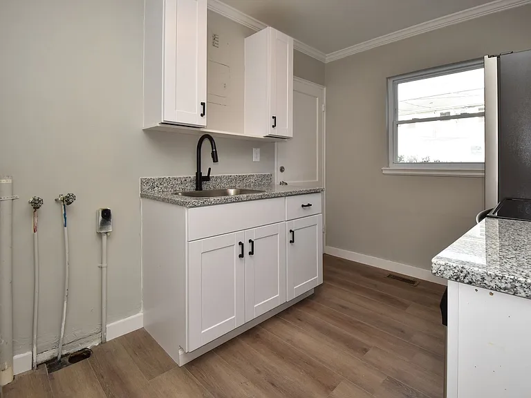 2500 Miller Park Cir #B — Photo 8