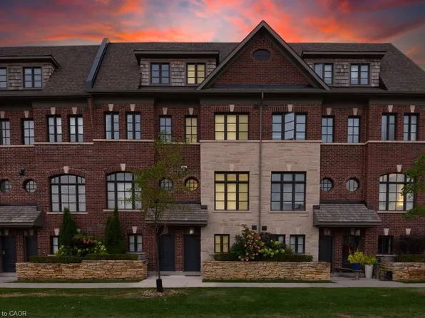2160 Trafalgar Rd #10, Oakville, ON L6H 0N3